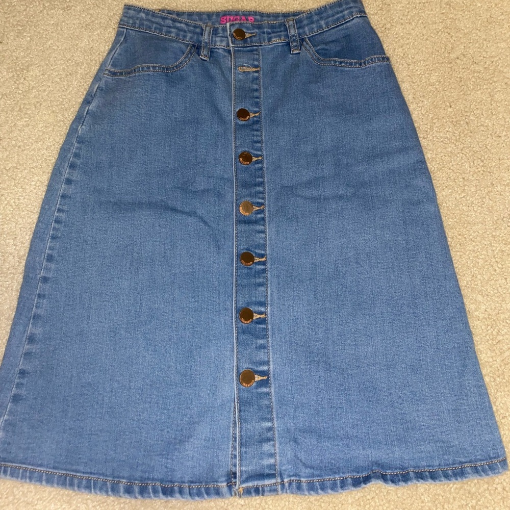 Woman’s jean skirt. Size 2